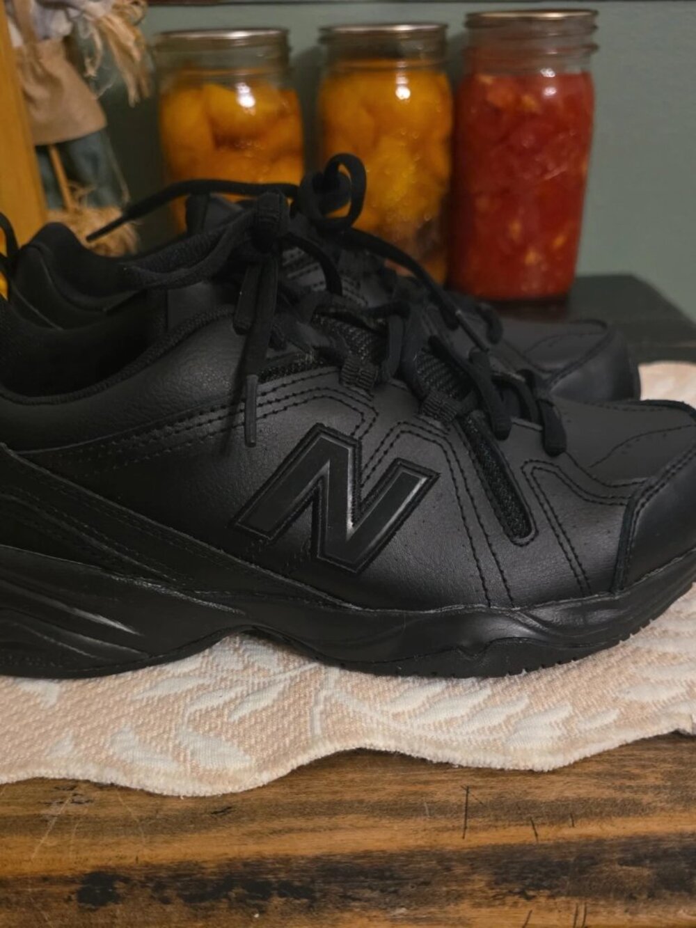 New Balance Womens Size 7.5 Training Shoes Black Leather WX608V4B D Wide